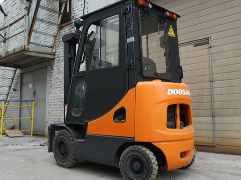 Дизельный автопогрузчик Doosan D 15 S-5 (2012)