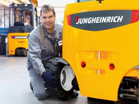 Замена патрубка погрузчика Jungheinrich