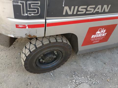 Замена шины колеса погрузчика Nissan