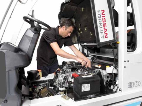 Замена генератора погрузчика Nissan