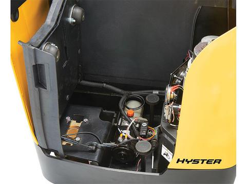 Замена ведущего колеса комплектовщика заказов Hyster