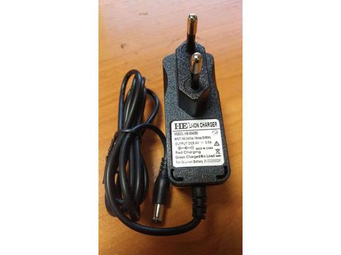 Зарядное устройство HB-084050 для тележек CW 8,4V/0,5A (Charger) горизонтальное